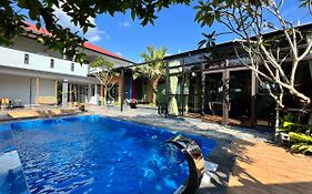 The Uniique Haus - Johor 1st Staycation Water Dining Experience Holiday Home